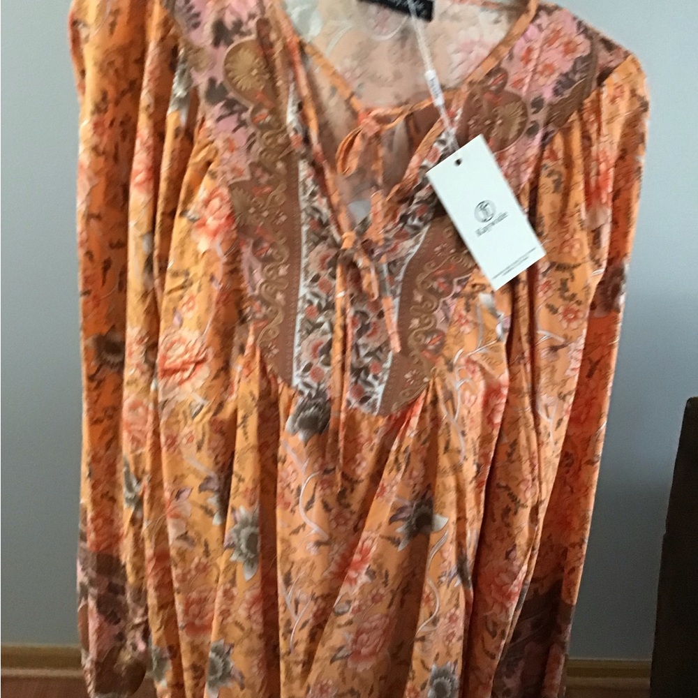 Elegant Orange Floral Blouse ((24” Ptp)